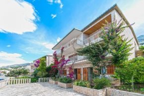 Apartments and rooms by the sea Brela, Makarska - 2752